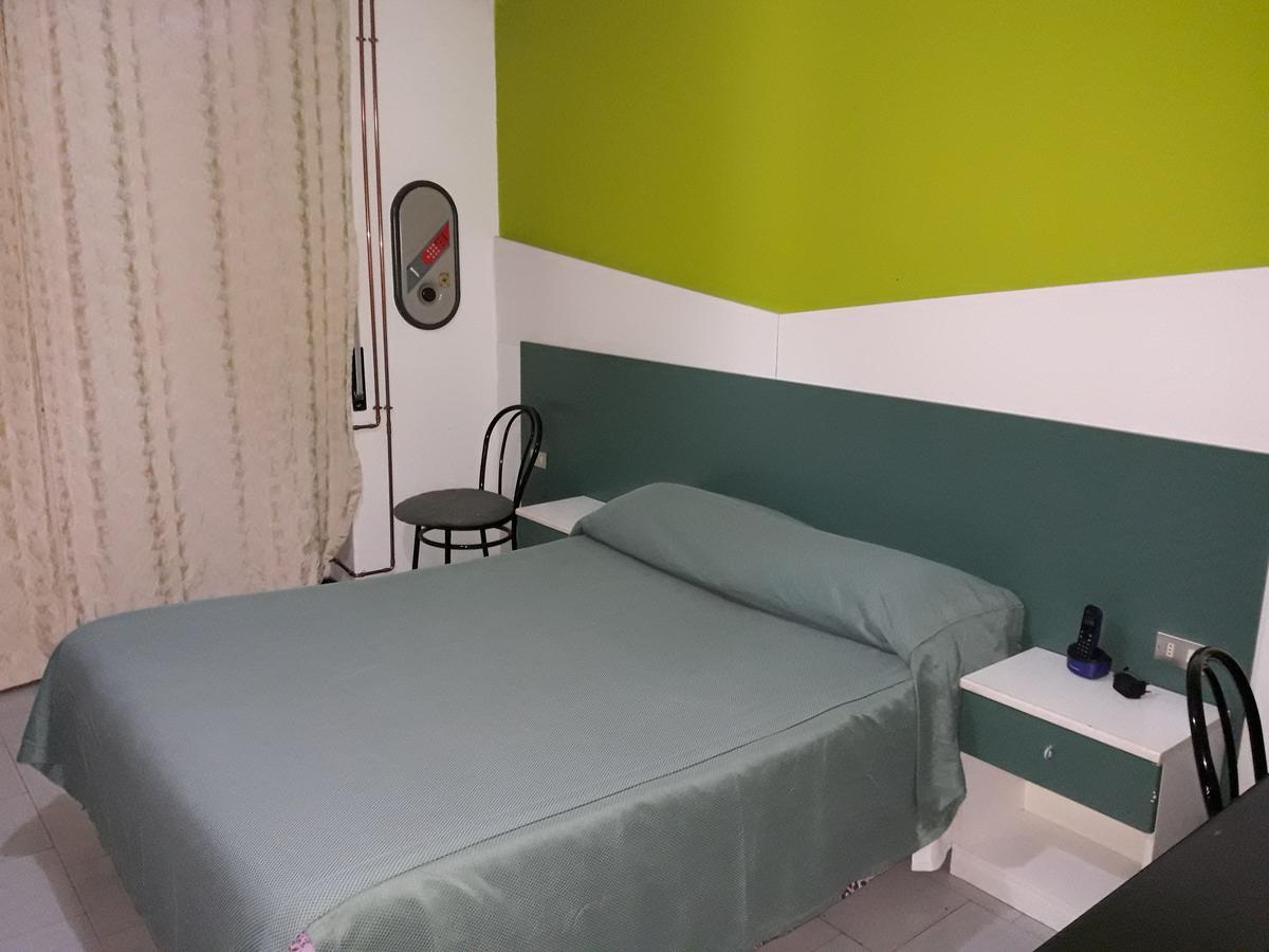 Albergo Piccadilly Medolago Bagian luar foto