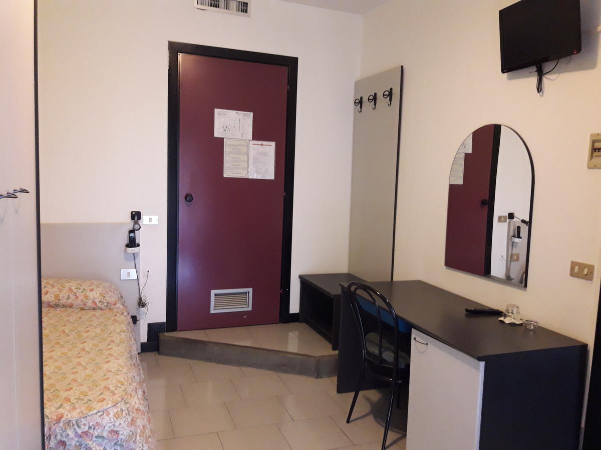 Albergo Piccadilly Medolago Bagian luar foto