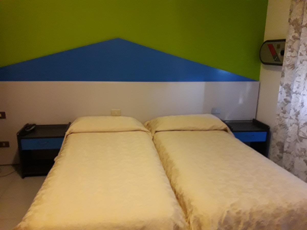 Albergo Piccadilly Medolago Bagian luar foto