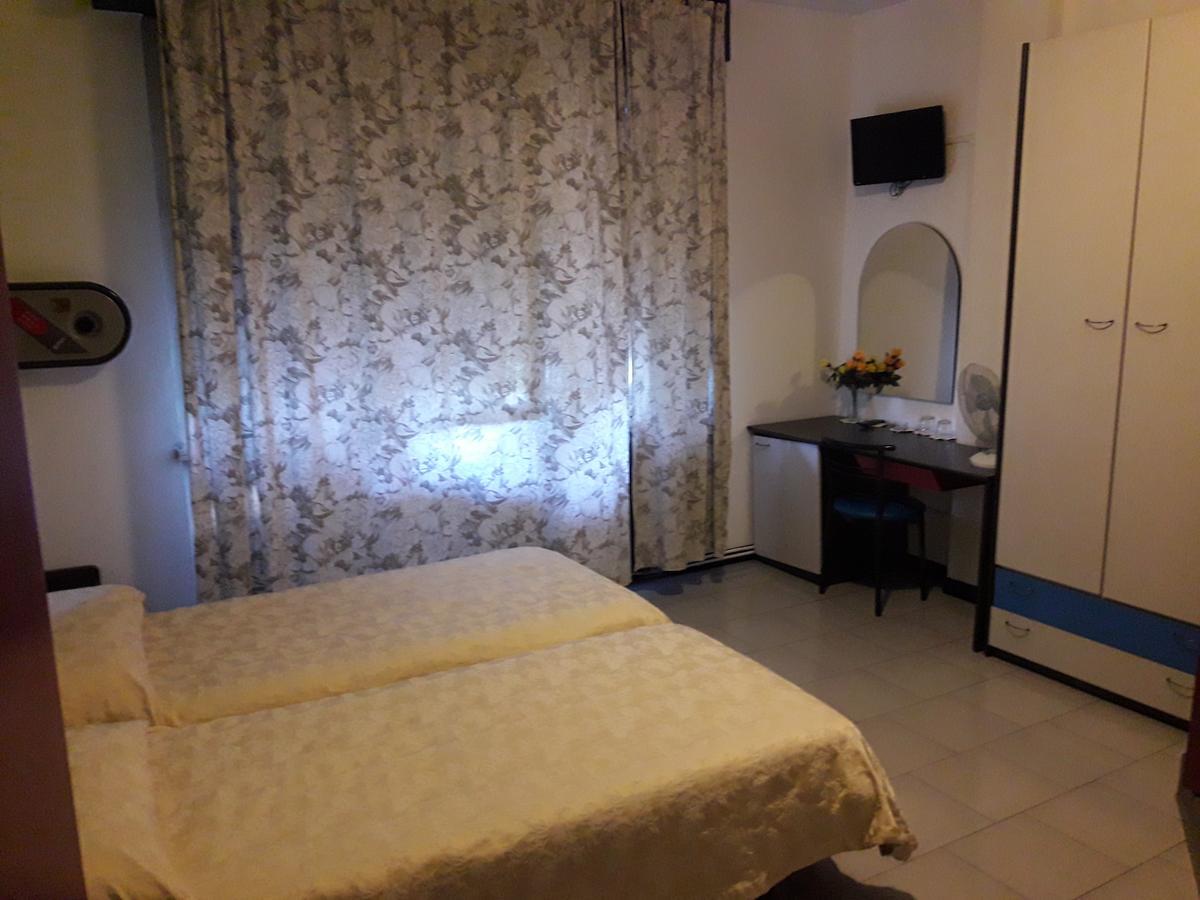 Albergo Piccadilly Medolago Bagian luar foto