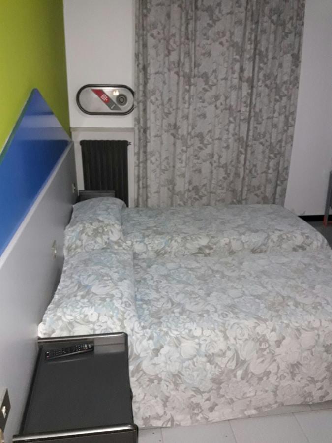 Albergo Piccadilly Medolago Bagian luar foto